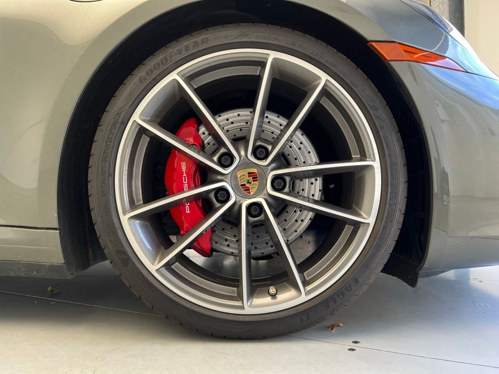Thumbnail: 2020 Porsche 911 - 30