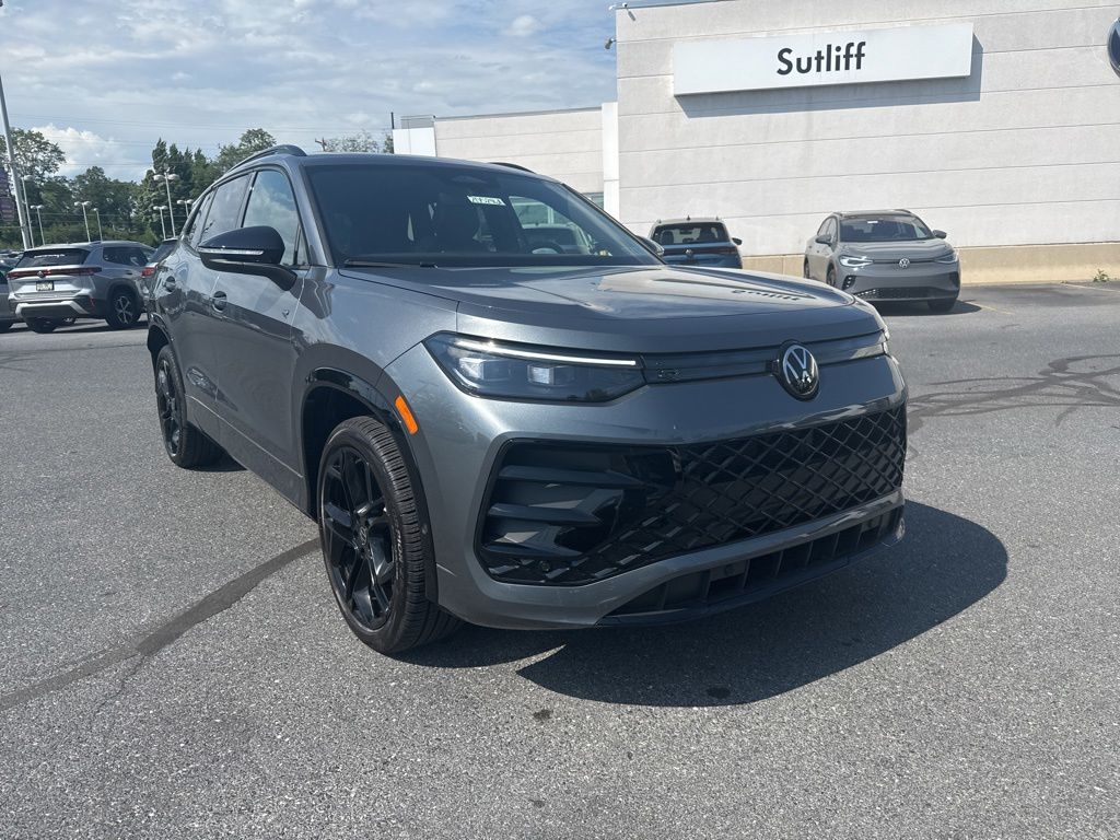 2025 Volkswagen Tiguan 2.0T SE R-Line Black - 4
