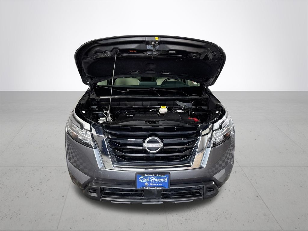 2022 Nissan Pathfinder SV