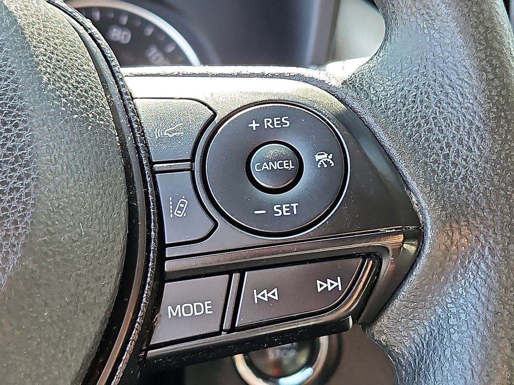 Thumbnail: 2021 Toyota RAV4 - 22