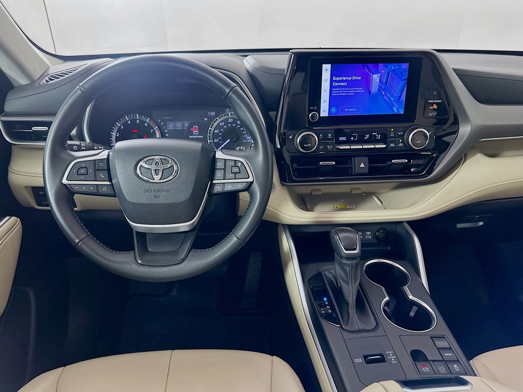 Thumbnail: 2023 Toyota Highlander - 23