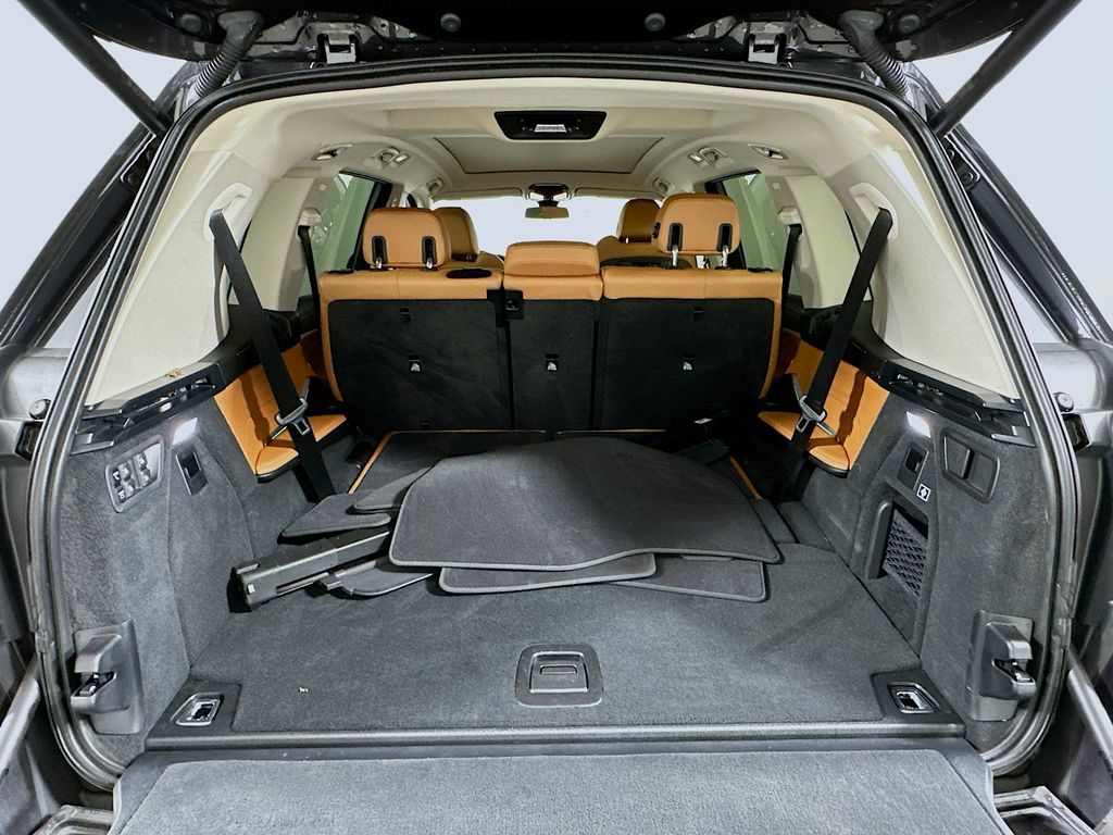 2022 BMW X7 xDrive40i 27