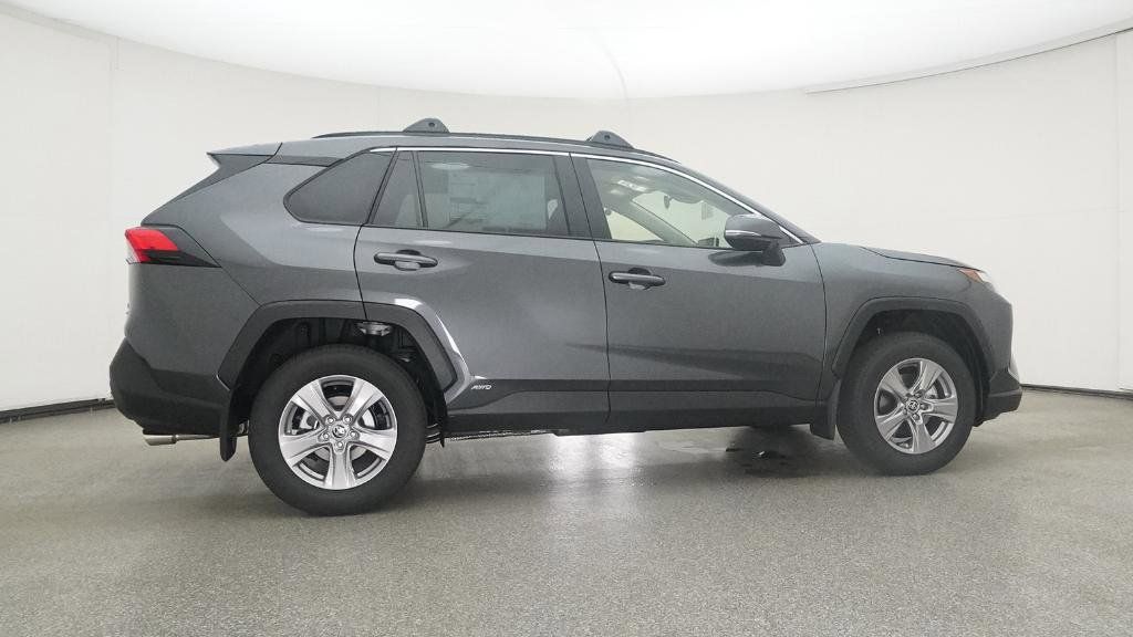 2025 Toyota RAV4 XLE 30