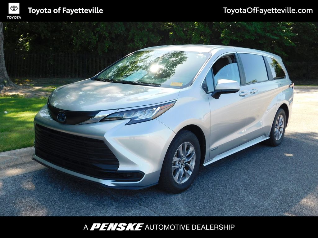 Thumbnail: 2021 Toyota Sienna - 1