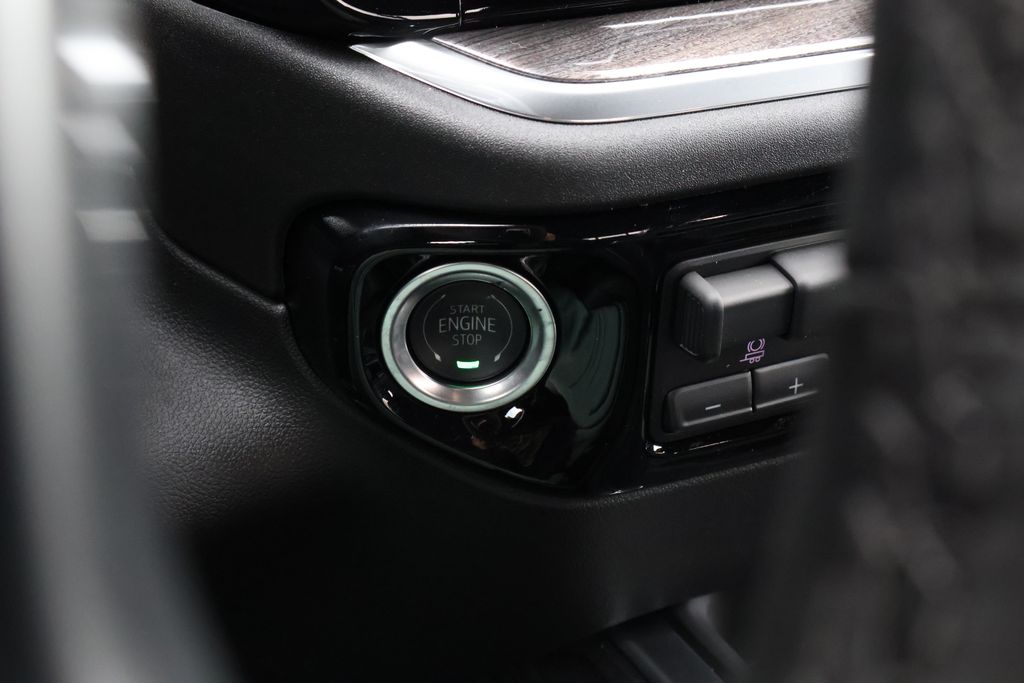 2025 Chevrolet Silverado 3500 LTZ 32