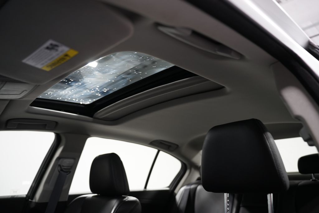 2014 Acura RLX  32