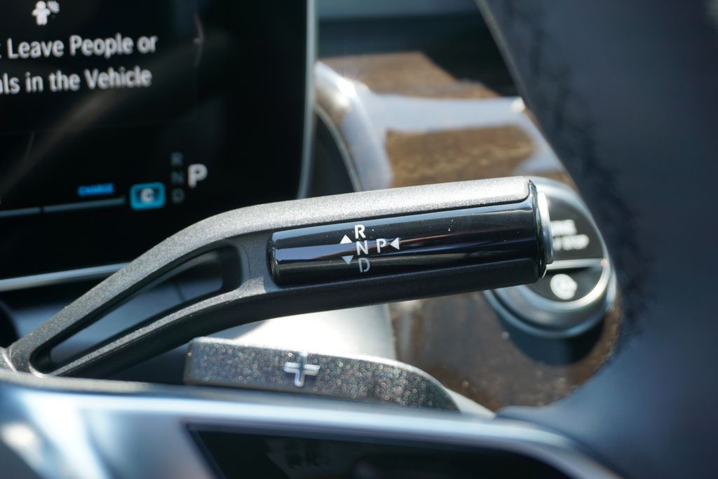 2025 Mercedes-Benz GLC 300 27