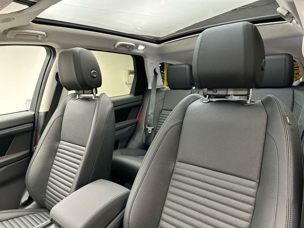 Thumbnail: 2025 Land Rover Discovery Sport - 16