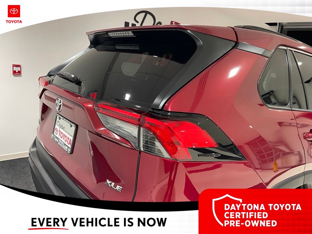 2021 Toyota RAV4 XLE - Photo 10
