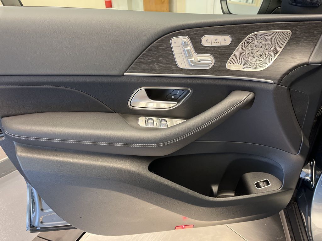 Thumbnail: 2026 Mercedes-Benz GLE - 11