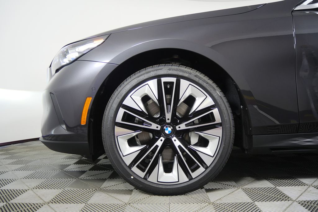 Thumbnail: 2026 BMW 5 Series - 7