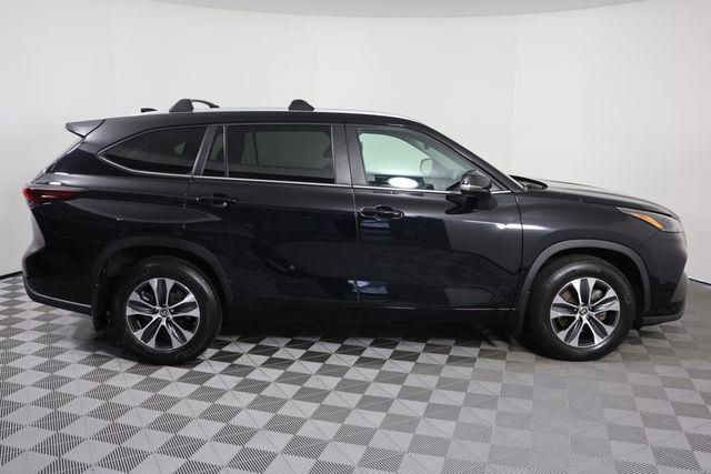 2024 Toyota Highlander XLE Midnight Black Metallic - Grieco Acura - Image 9