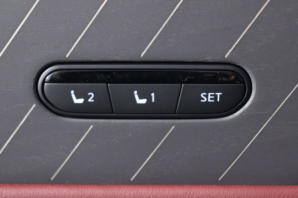 Thumbnail: 2026 INFINITI QX80 - 28