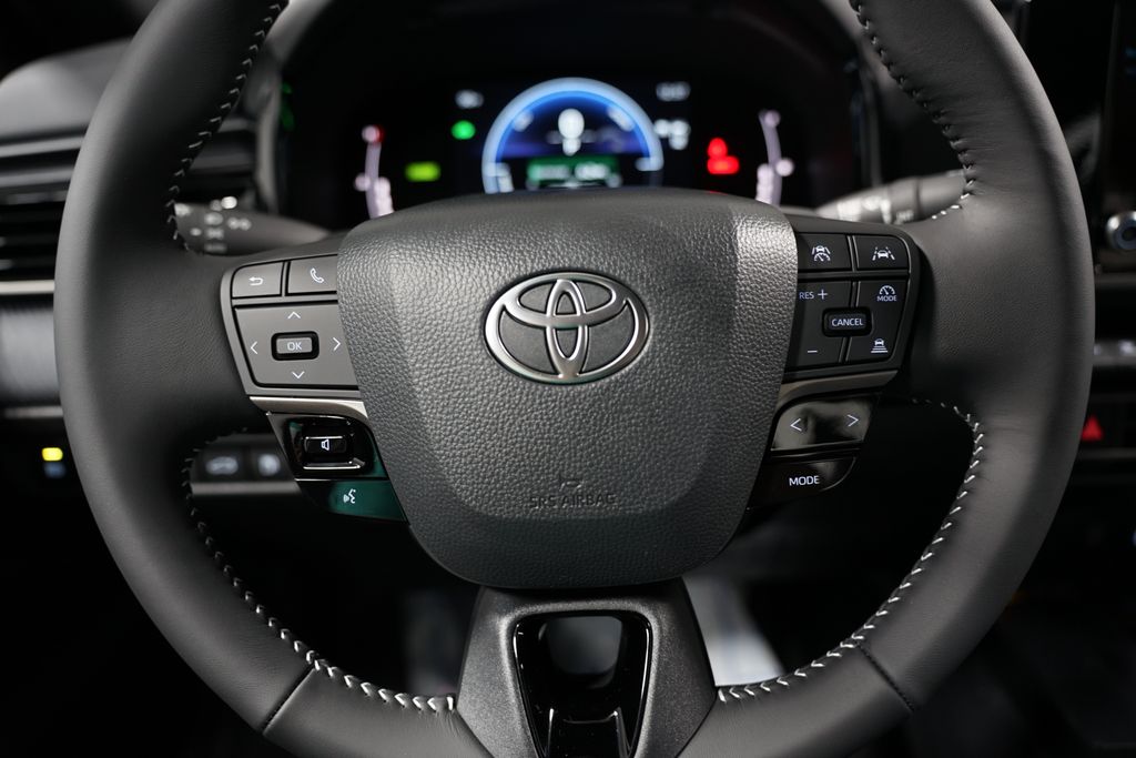 2025 Toyota Camry SE 12