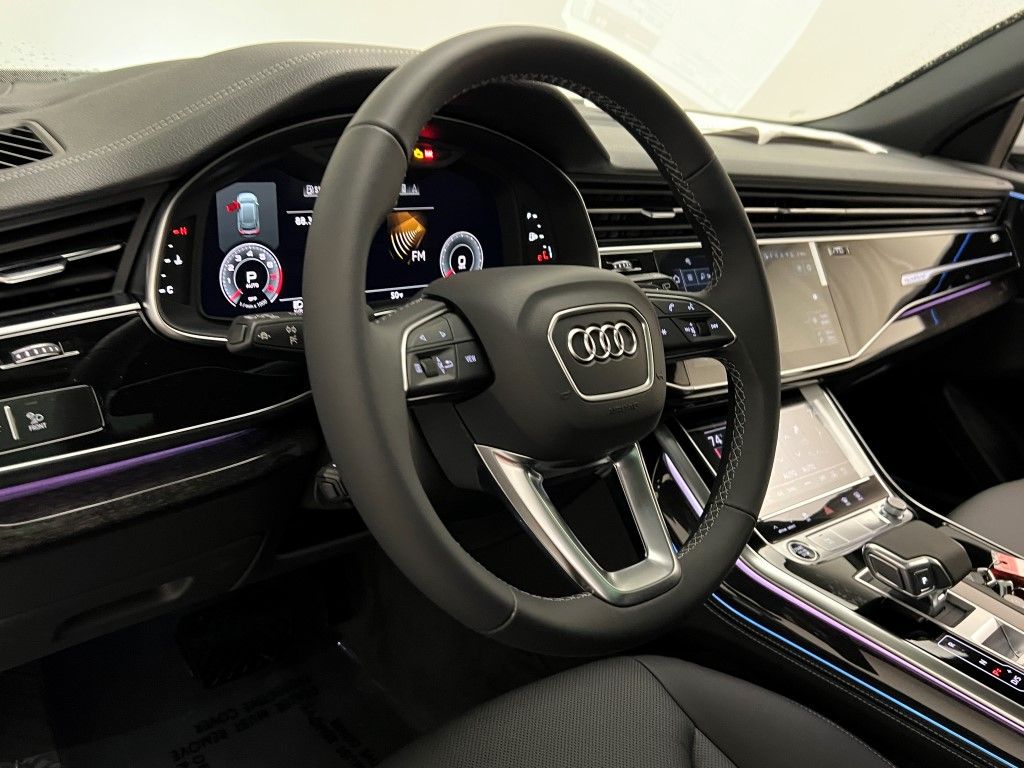 Thumbnail: 2026 Audi Q8 - 25