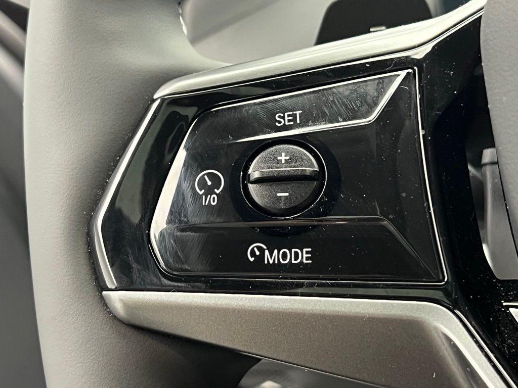 Thumbnail: 2025 BMW 5 Series - 18