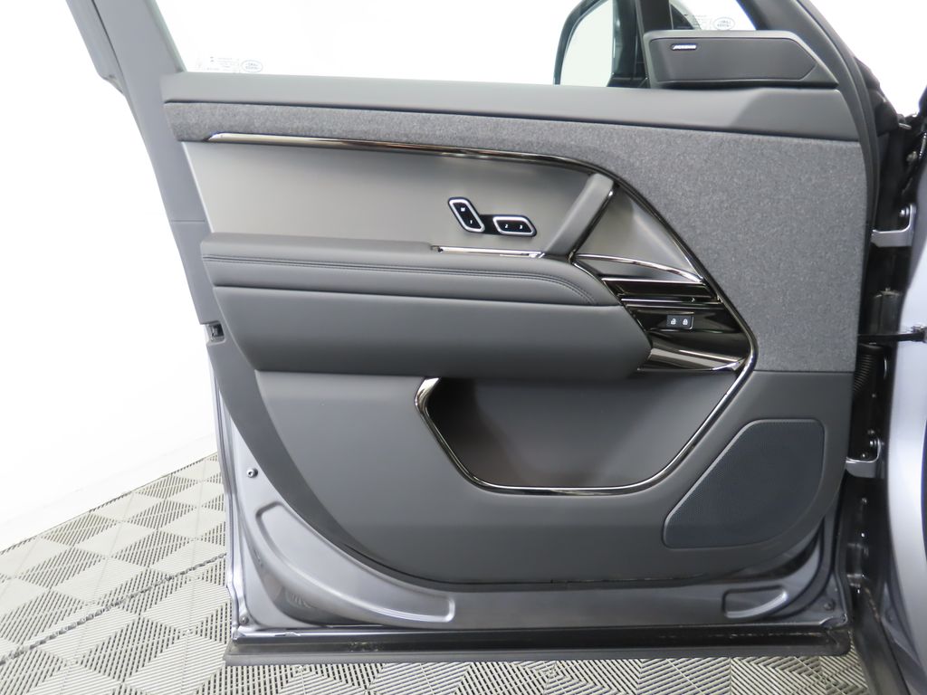 2025 Land Rover Range Rover Sport  25