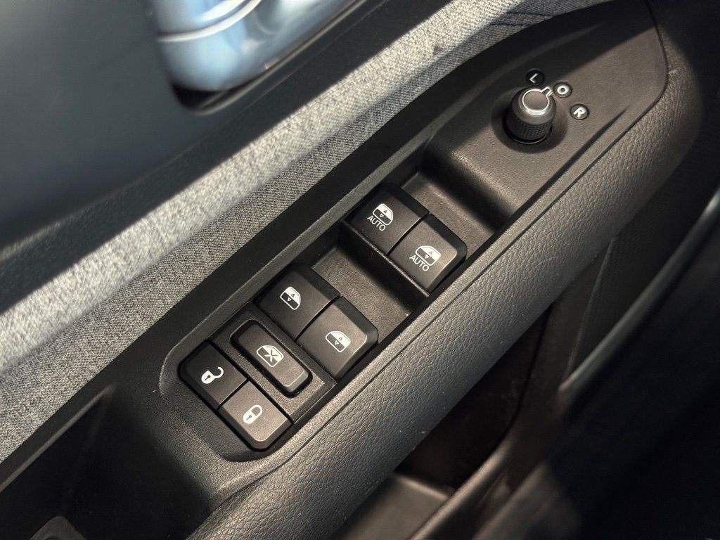 2024 Jeep Compass Latitude Silver at Toyota of Victoria