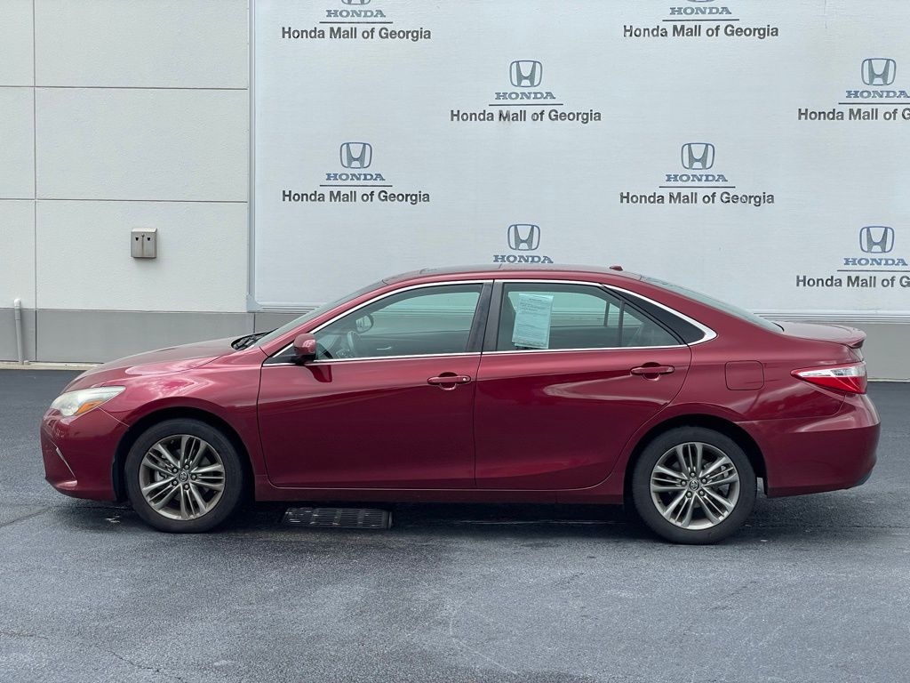 2016 Toyota Camry SE 2