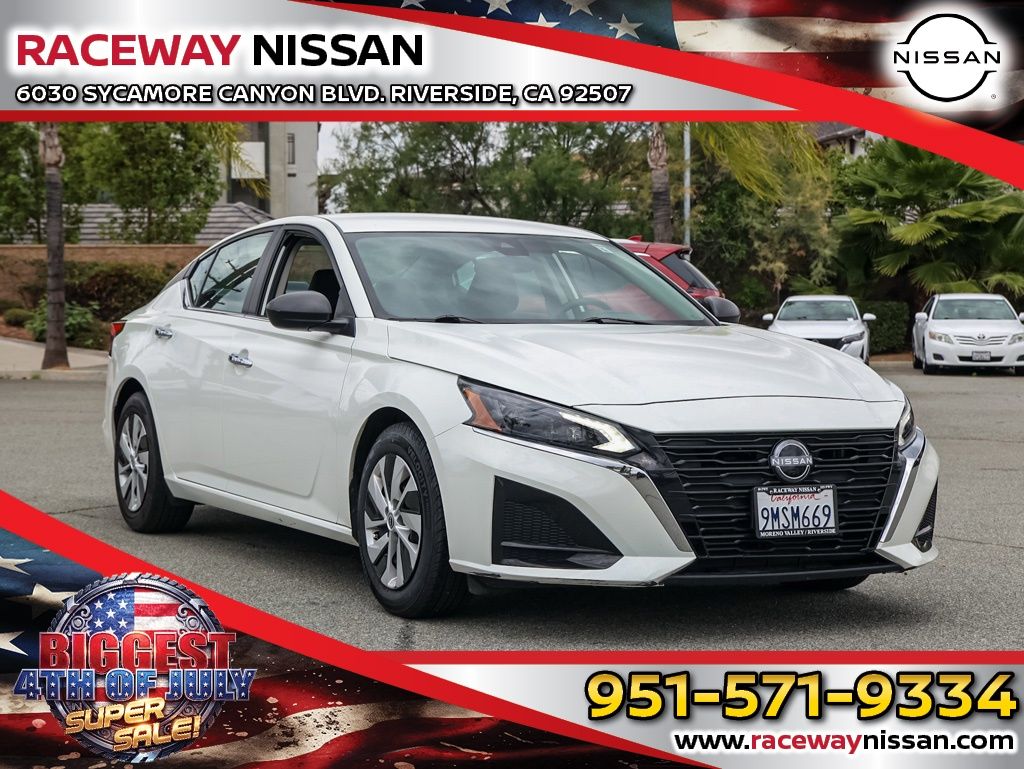 Glacier White 2024 Nissan Altima Sedan Front-Wheel Drive Continuously Variable Transmission