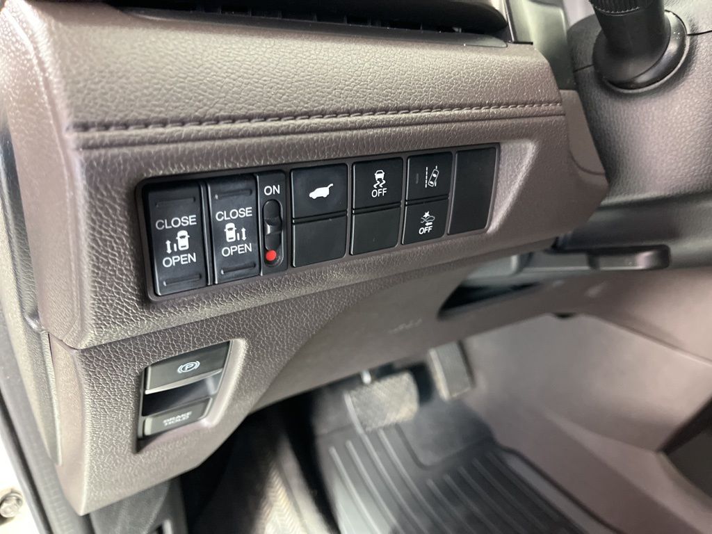 Thumbnail: 2018 Honda Odyssey - 27