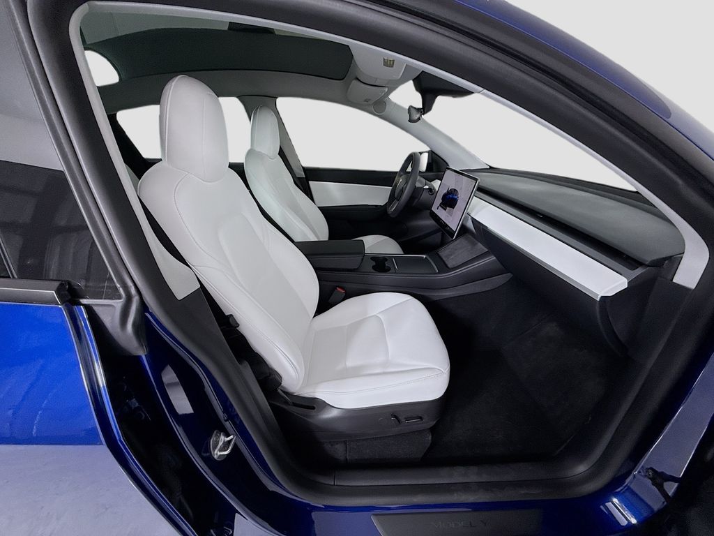 Thumbnail: 2022 Tesla Model Y - 21