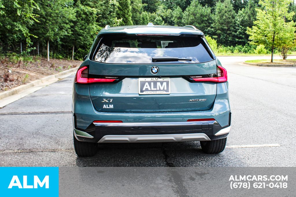 Used 2023 Green BMW xDrive28i image 11