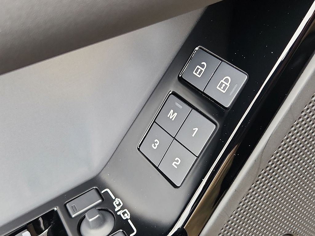 Thumbnail: 2025 Land Rover Range Rover Velar - 27