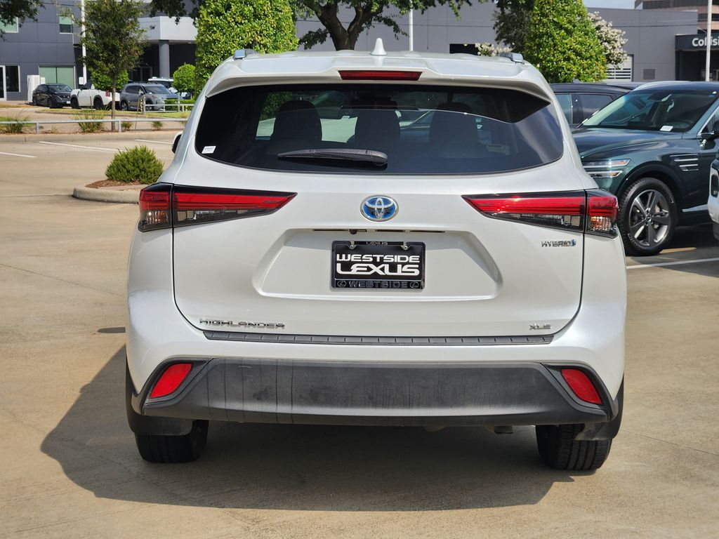 2022 Toyota Highlander Hybrid XLE Beige at Toyota of Victoria