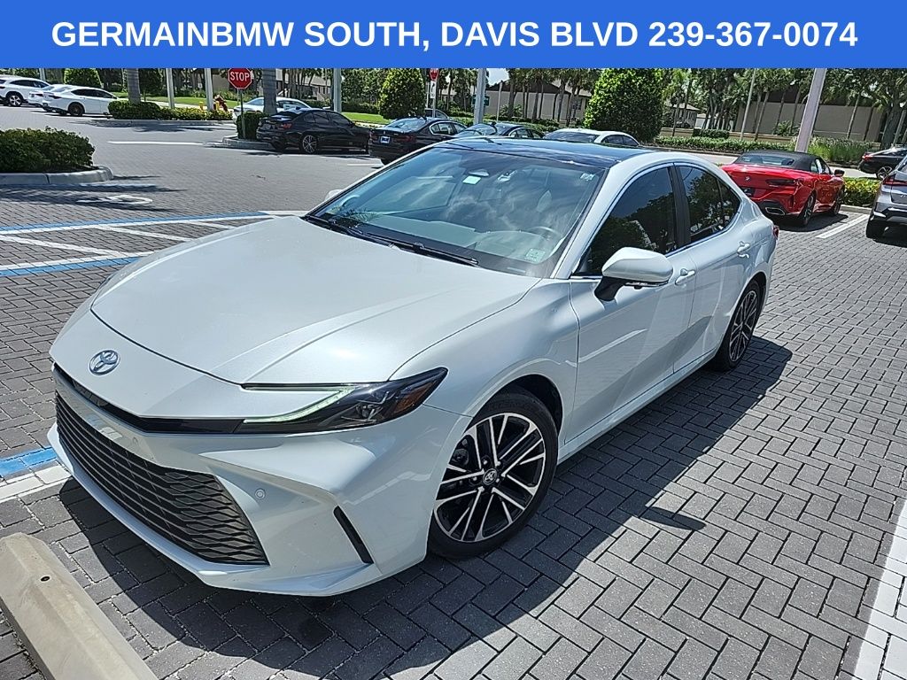 2025 Toyota Camry XLE Hybrid's photo