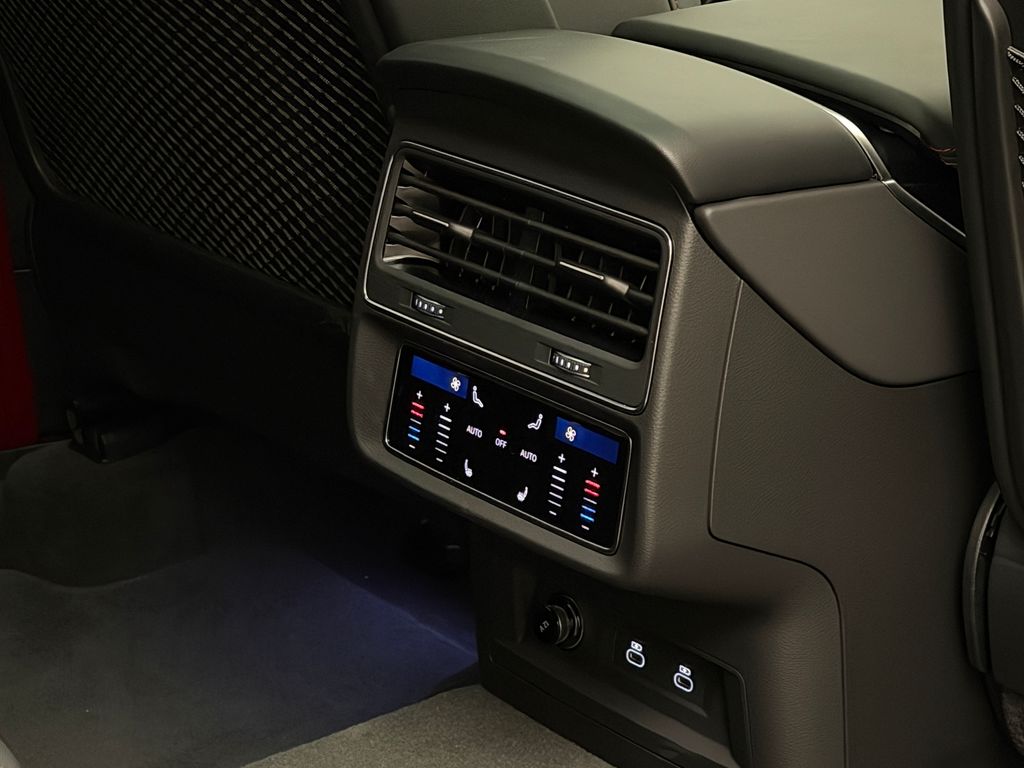 Thumbnail: 2026 Audi SQ8 - 13