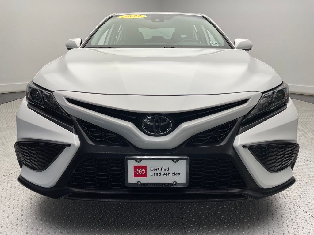 2022 Toyota Camry SE 2