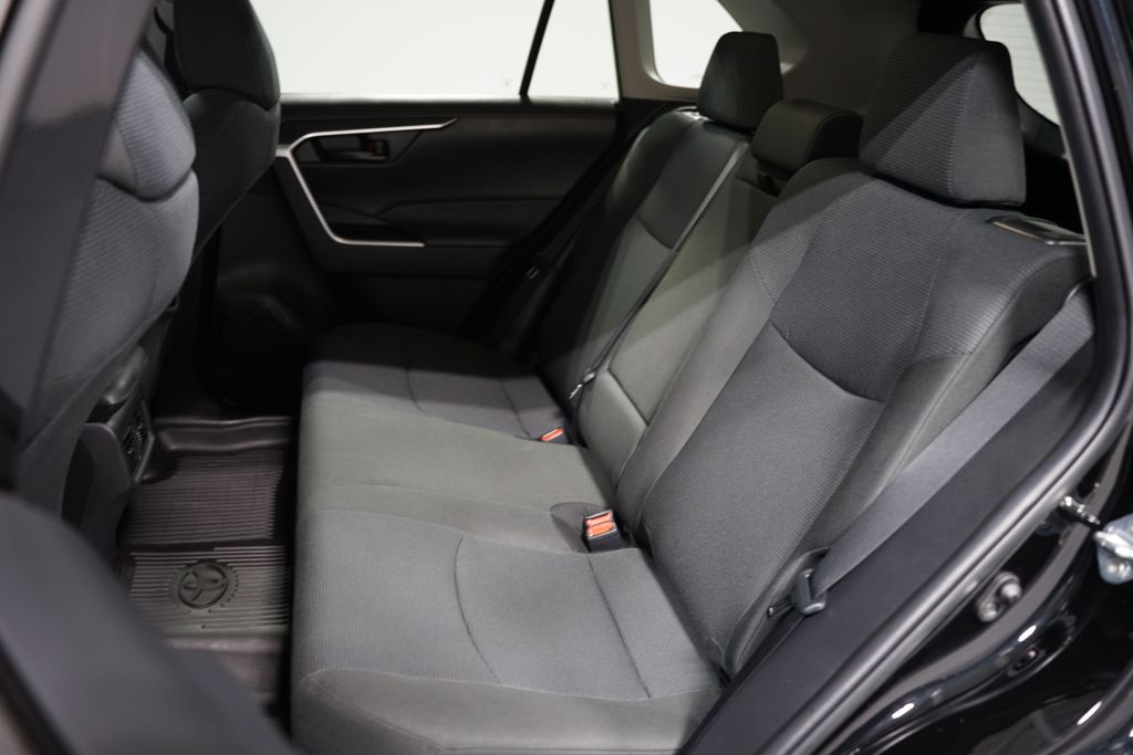 2022 Toyota RAV4 LE 26