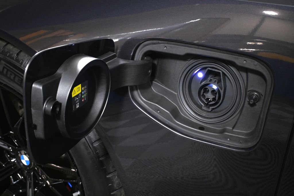 Thumbnail: 2025 BMW M5 - 15