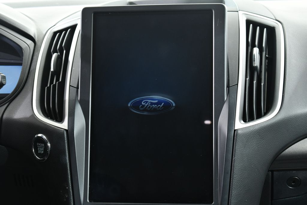 Used 2023 White Ford SEL image 9
