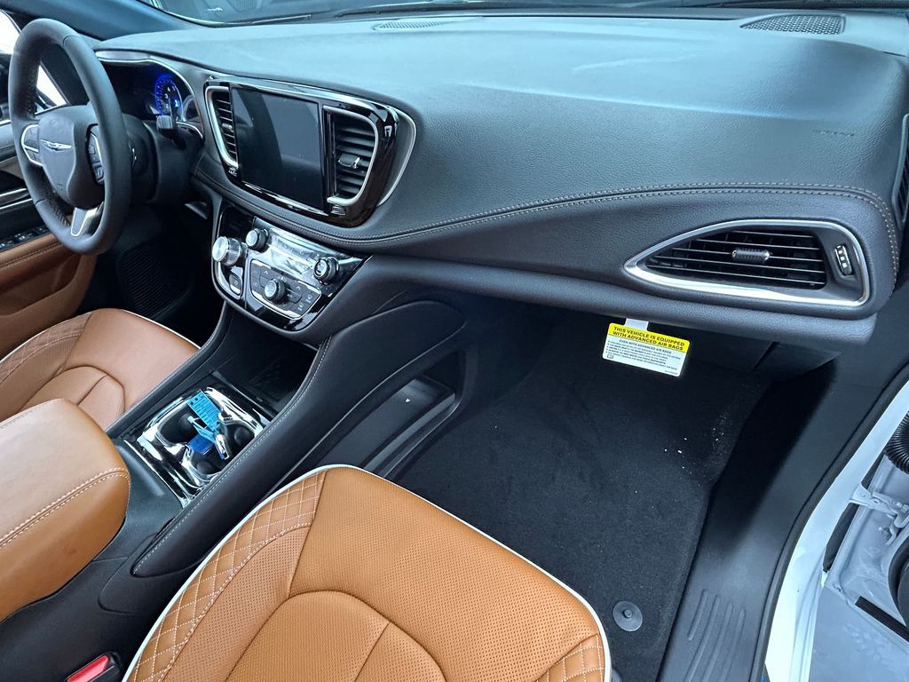 New 2026 Bright White Clearcoat Chrysler Pinnacle image 39