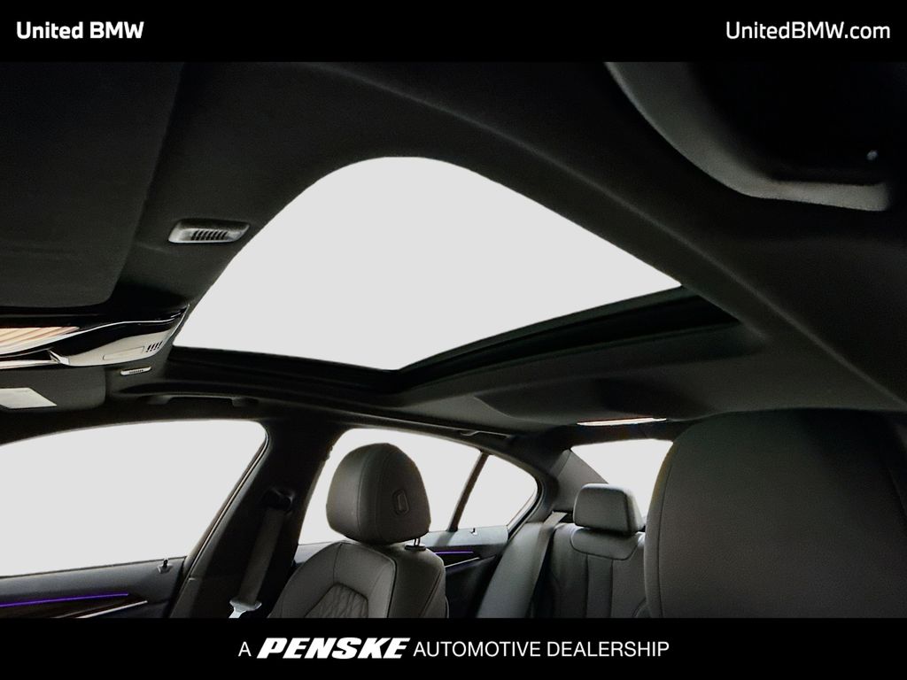 Thumbnail: 2022 BMW 5 Series - 12