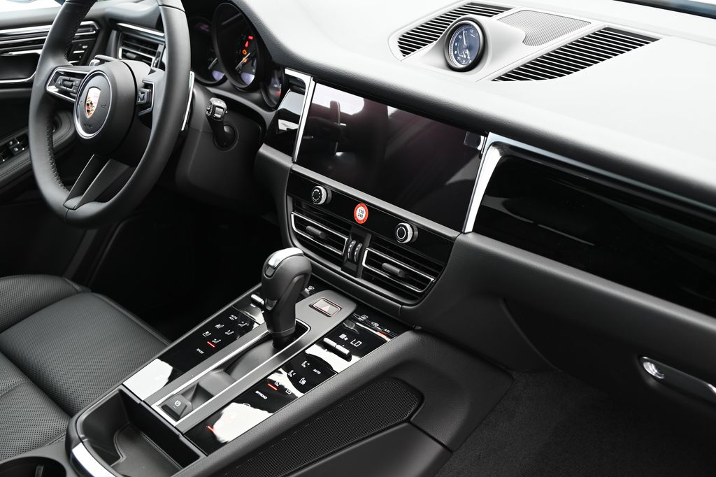 Thumbnail: 2024 Porsche Macan - 22