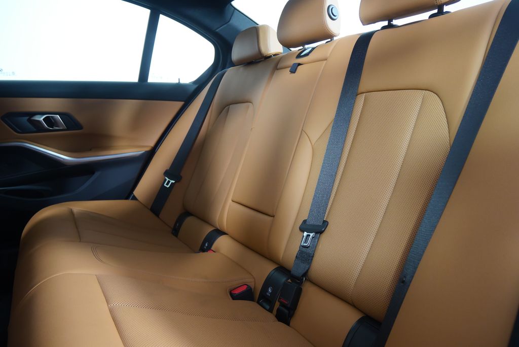 Thumbnail: 2024 BMW 3 Series - 16