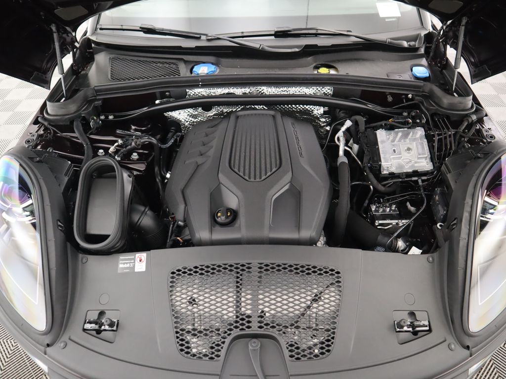 Thumbnail: 2025 Porsche Macan - 32