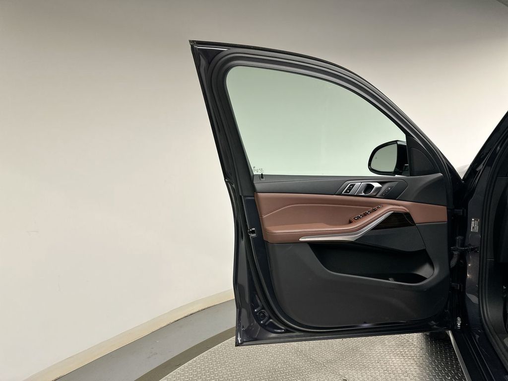Thumbnail: 2020 BMW X5 - 9