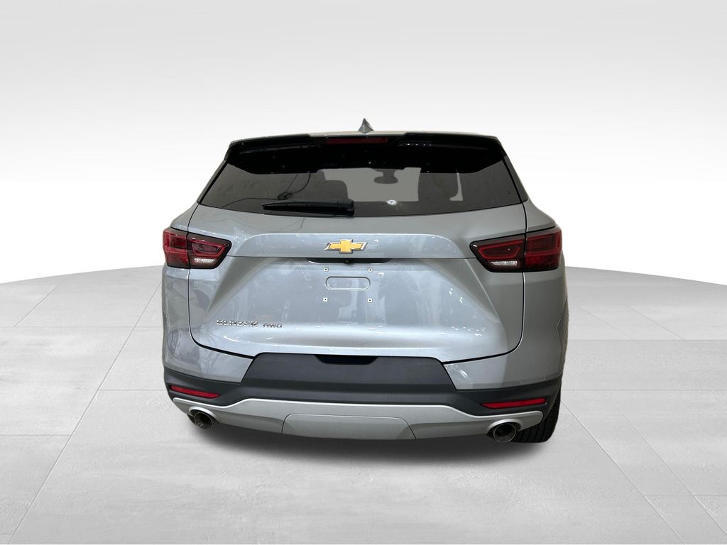 Used 2025 Gray Chevrolet LT image 4