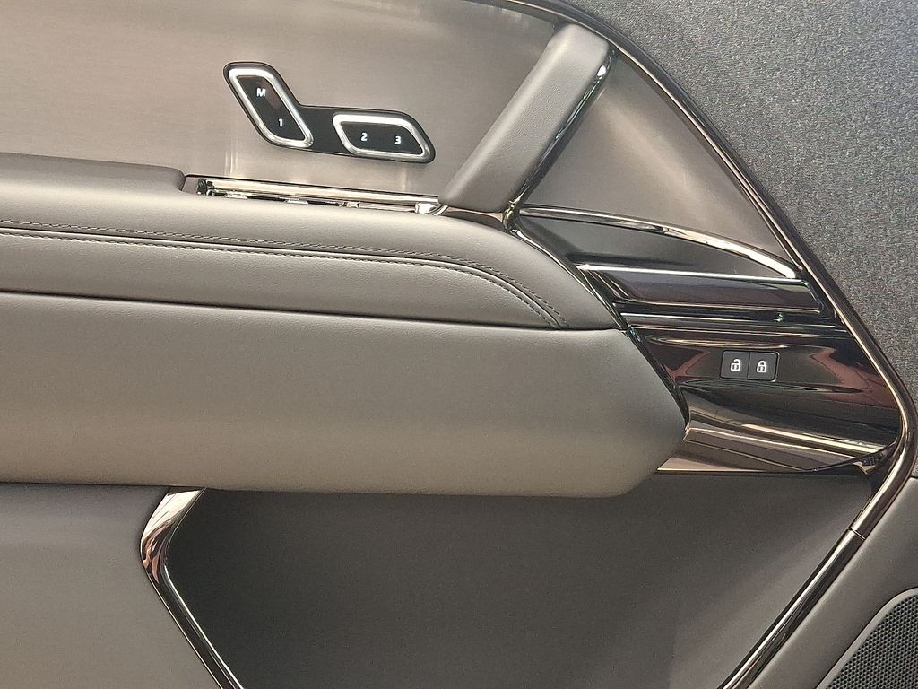 Thumbnail: 2026 Land Rover Range Rover Sport - 9