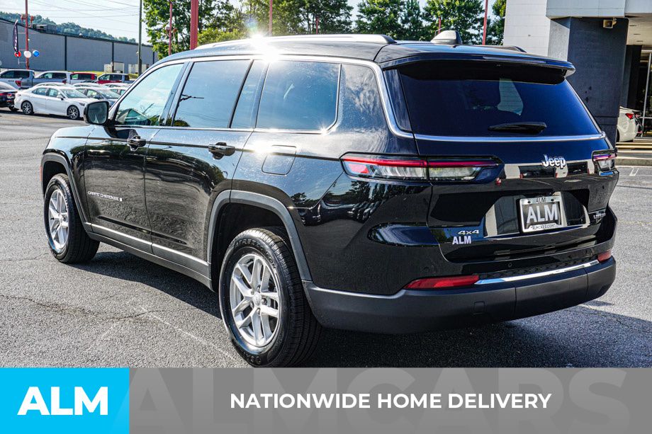 2023 Jeep Grand Cherokee Laredo photo 3
