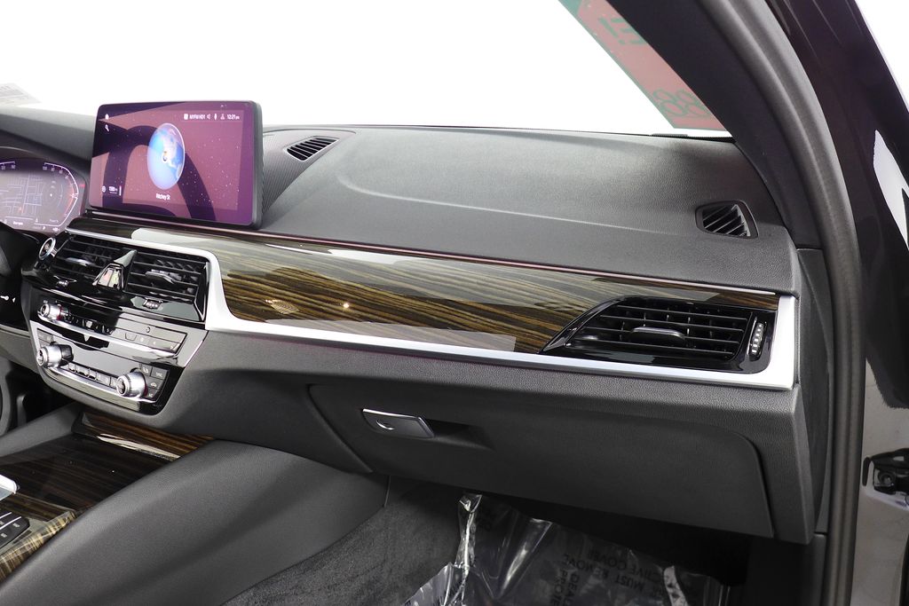 Thumbnail: 2023 BMW 5 Series - 14