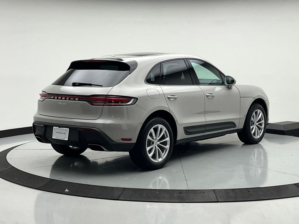 Thumbnail: 2026 Porsche Macan - 8