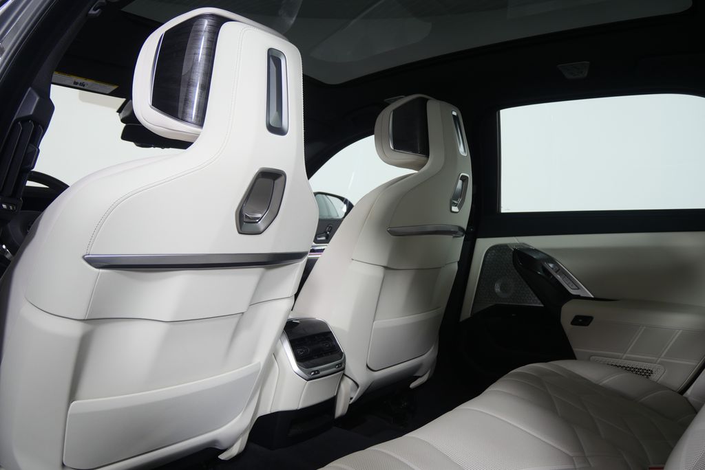 Thumbnail: 2023 BMW 7 Series - 18