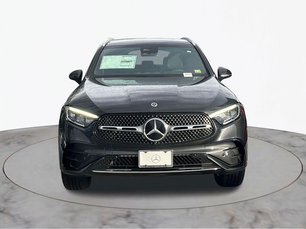 2025 Mercedes-Benz GLC 300 2