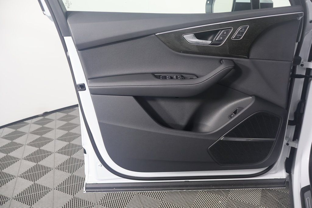 2025 Audi Q7  7