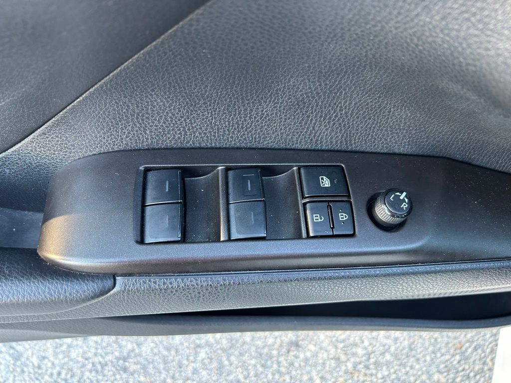 Thumbnail: 2023 Toyota Camry - 17